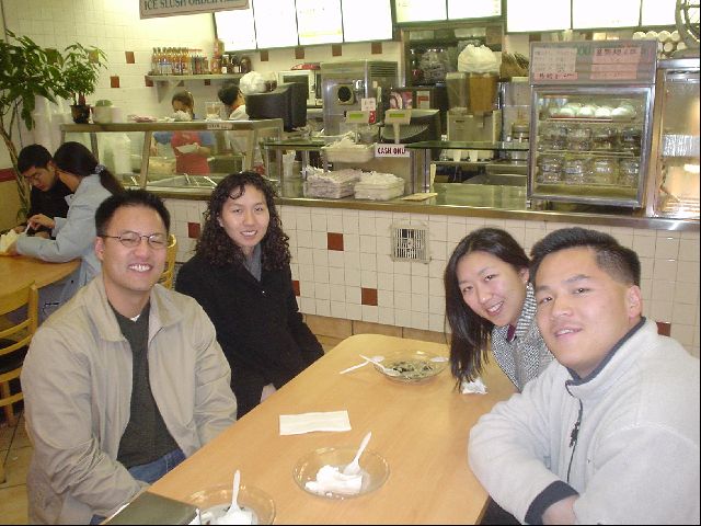 Shaved Ice in LA!
Eric, Eileen, Susan, Me at Shaio Mei (or however you spell it :)